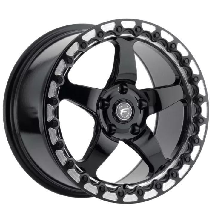 Forgestar F001 15X10 D5 Beadlock 5X114.3 ET50 BS7.5 Negro brillante con borde de máquina 78.1 (F001B0067P50) 