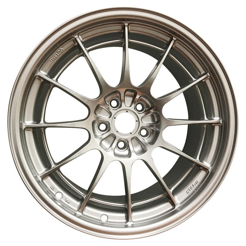 Rueda plateada Enkei NT03+M 18x9,5 5x108 + 40 mm de compensación, 72,6 mm de diámetro F1