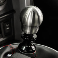 Raceseng Contour Shift Knob (Grabado Puerta 3) Adaptador M10x1.5mm - Cepillado