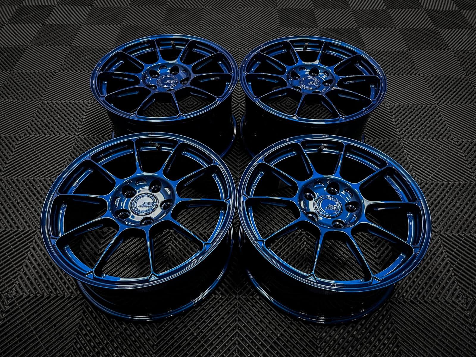 Ruedas escalonadas BC Forged KZ10 Obsidian Blue S2000 de 17x7,5" y 17x9"