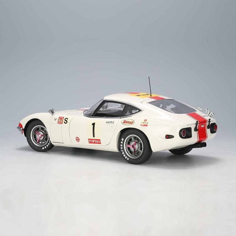 AUTOart Modelo fundido a presión 1:18 - Toyota 2000GT 1967 - Ganador de la carrera de 24 horas de Fuji