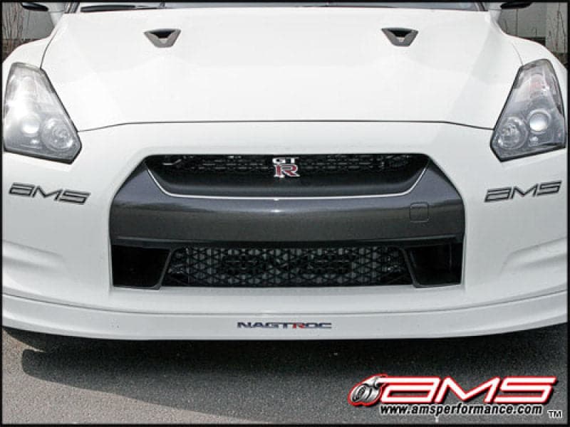 AMS Performance 2009+ Nissan GT-R R35 Reemplazo Alpha FMIC para tubería IC original con logotipo